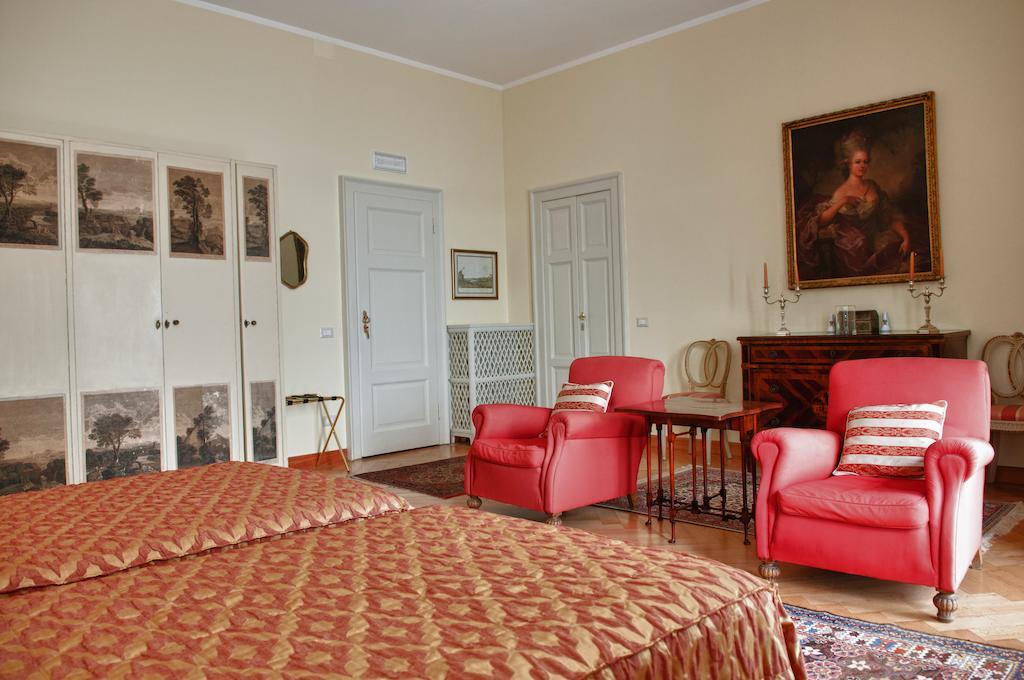 Villa Claudia dei Marchesi Dal Pozzo Belgirate Camera foto